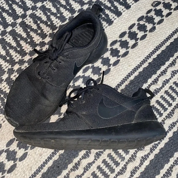 Roshe one 2025 triple black
